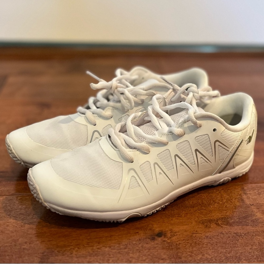 VARSITY DBL EDGE CHEER SHOES 8.5 Worn Once - excellent condition